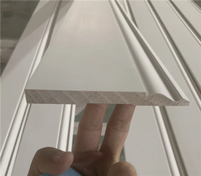 Tableros bajos de molduras de acabado de madera FJ imprimados blancos para el piso