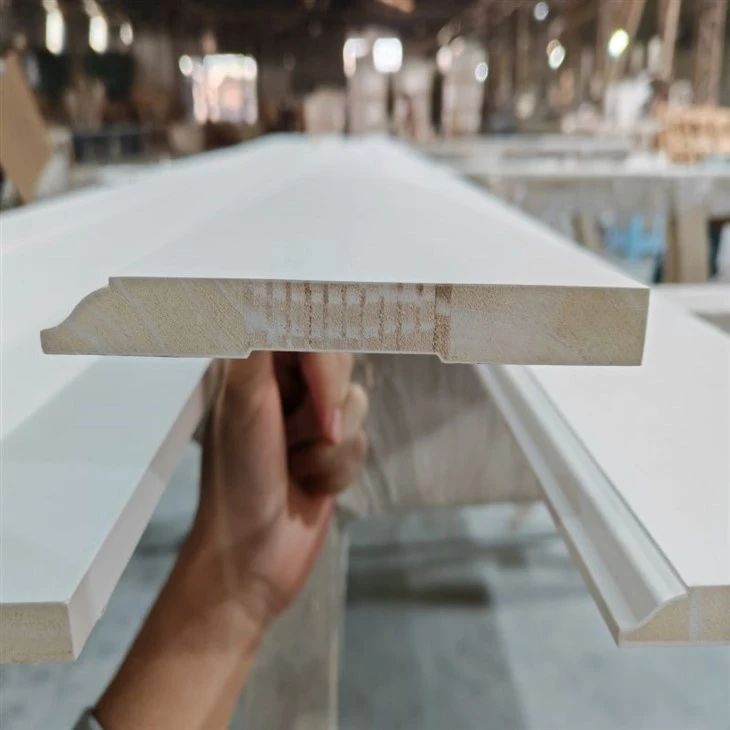 Tableros bajos de molduras para pisos, zócalos y molduras de madera FJ con imprimación blanca