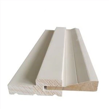 Jamba de puerta con junta dentada de pino radiata con imprimación blanca